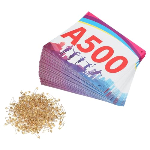 Tearproof Running Bib Numbers 7x6 Inch, 401-500 Shade Waterproof Race Concurrenten Nummers met veiligheidsspeld voor Marathon Sport Game Competition Runner