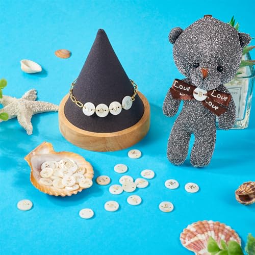 52 st A-Z Letter Zoetwater Shell Knoppen 12mm Flat Ronde 2 Hole Naaiknoppen Ambacht Knoppen met brieven Bulk voor doe-het-zelf sieraden maken en naaien ambachten