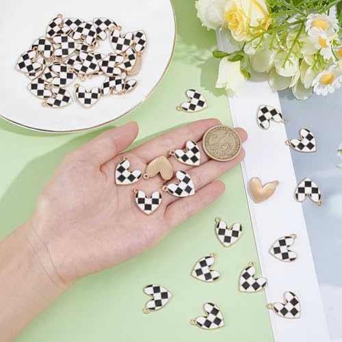 48st Black and White Heart Charms, Plaid Flag Heart Charm Legering Emaill Hanger voor armband ketting oorbellen sleutelhanger tas bedeltjes sieraden accessoires 3