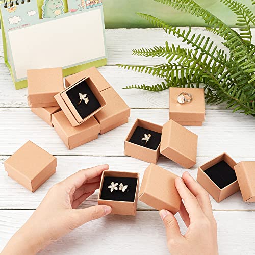 24 stuks Kraft Bruin Vierkant Karton sieraden ringen dozen Papier Retail Geschenkdoos Juwelen Doos voor Kerstmis Anniversaries Bruiloften Verjaardagen Cadeaus Sieraden Display, 5 x 5 x 3 5