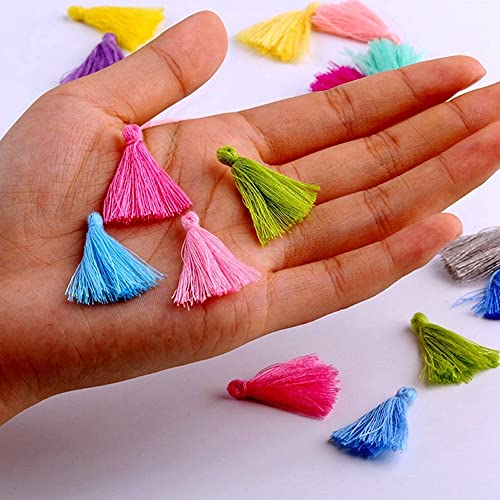 100 st. Mini Tassels 3cm Handgemaakte Katoen Kleine Tassels Hangers Kleurrijke Craft Brush Tassels voor DIY Bag Oorbellen sieraden ketting DIY Craft Accessoires Grass Groen 4