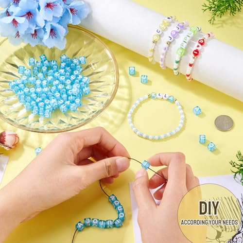 100 st Acryl Kubus Letter Kralen 7mm Transparant Cornflower Blauw Vierkante Klinker Alfabet Pony Kralen voor DIY armband ketting sieraden ambachten maken